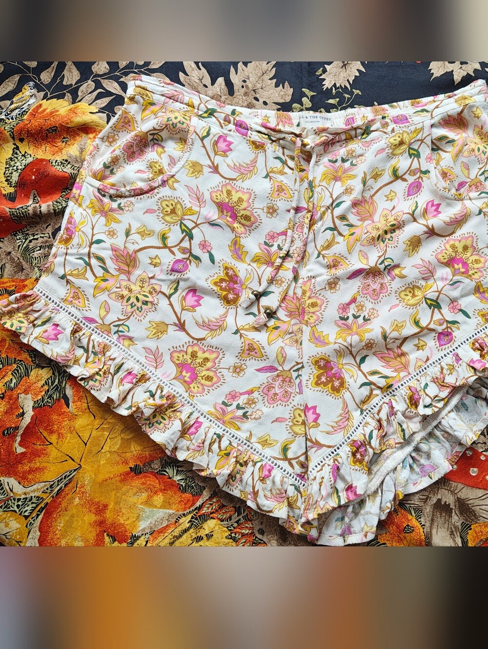 Spell Portobello Floral Ruffle Shorts in White with Pink & Gold, Medium